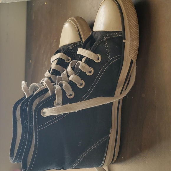 Used black high top converse - Picture 3 of 4